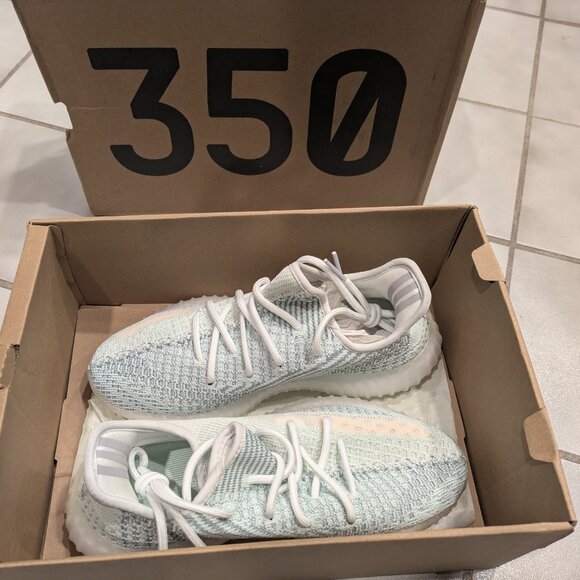Yeezy Boost 350 V2 - Picture 5 of 5